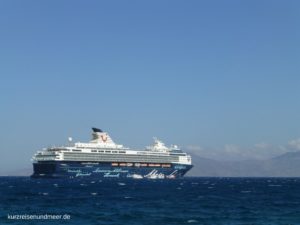 Das Bild zeigt die Mein Schiff2 von TUI Cruises (Kreuzfahrt)
