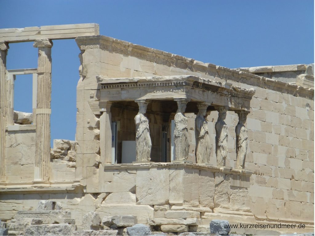 Das Bild ist von meiner Mittelmeer-Kreuzfahrt und zeigt das Erechtheion (auf der Akropolis in Athen) mit den fünf Karyatiden