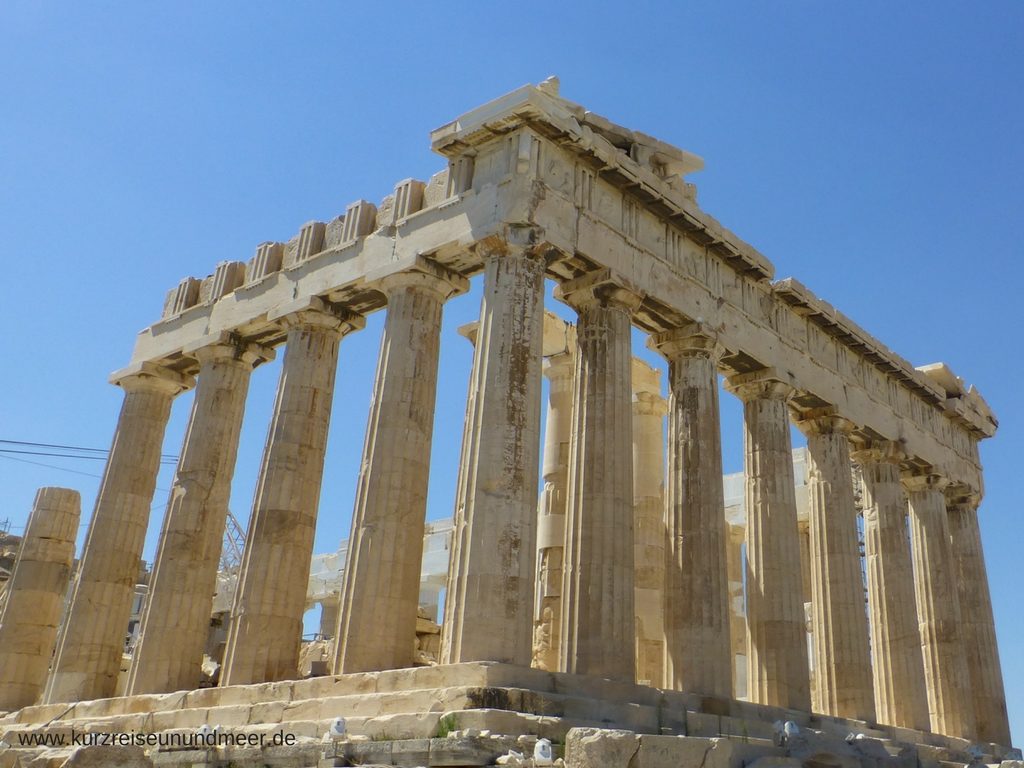 Das Bild zeigt ist von meiner Mittelmeer-Kreuzfahrt und zeigt das Parthenon auf der Akropolis in Athen.