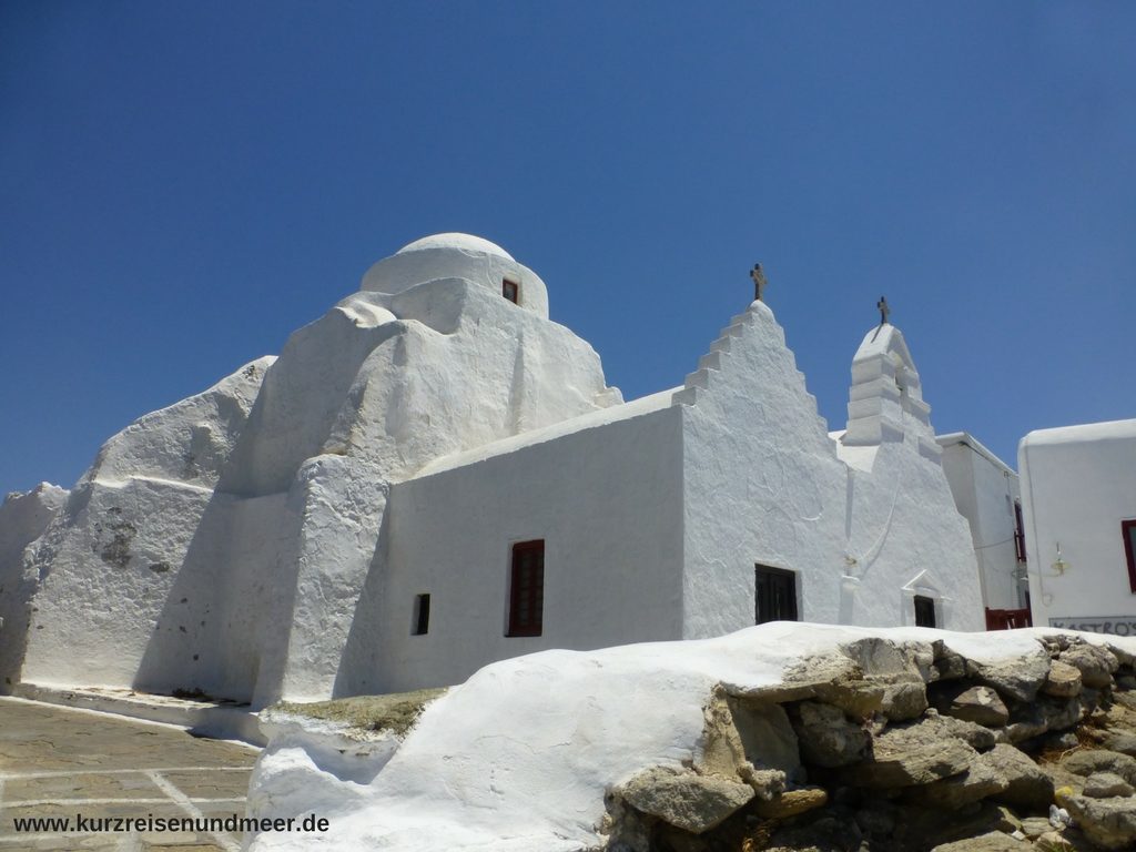 Das Bild zeigt eine Kapelle auf Mykonos.