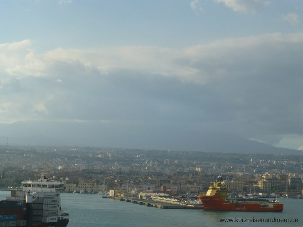 Die Mein Schiff 2 verlässt Catania