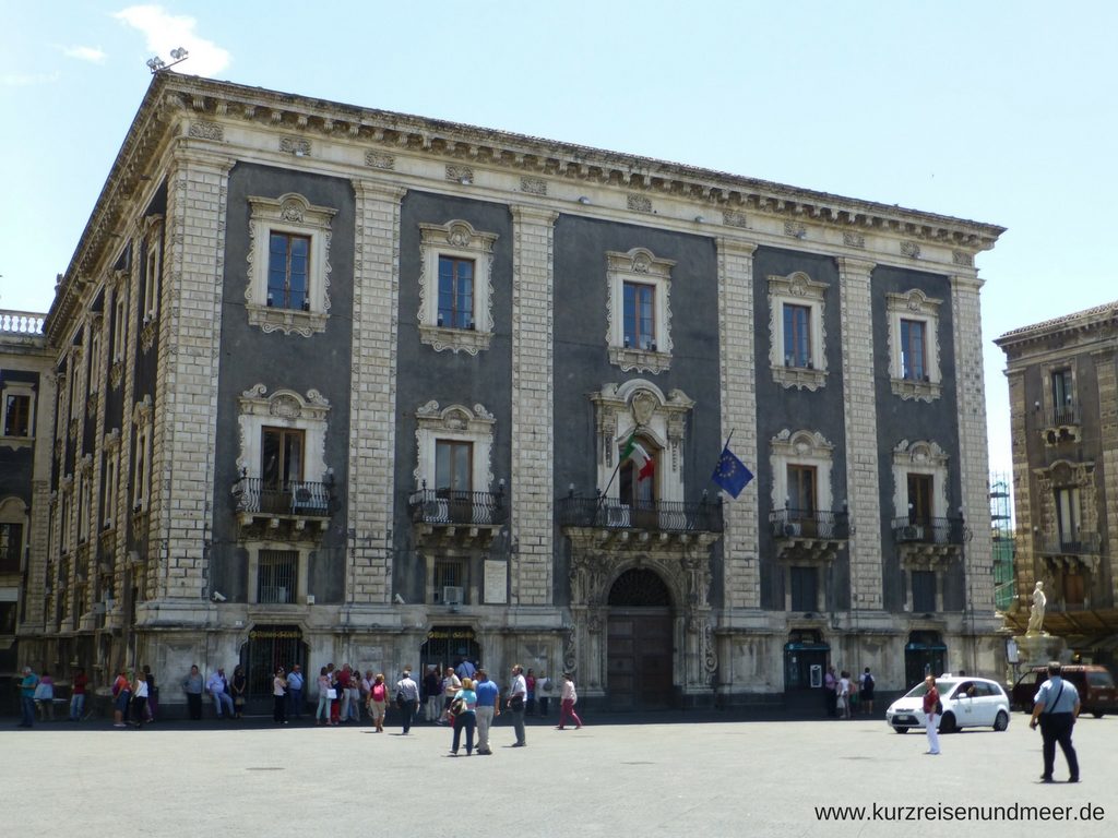 Palazzo degli Elefanti auf der Piazza del Duomo in Catania