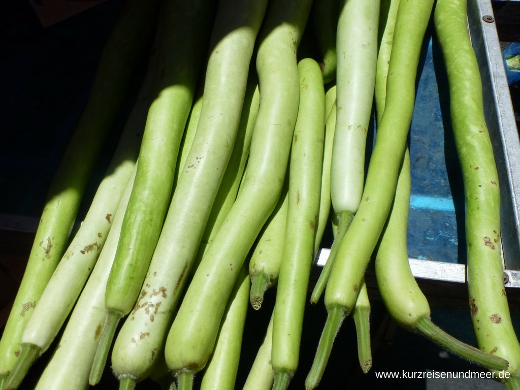 Dieses Gemüse sieht aus wie dünne, helle Zucchini? Aber was ist es?