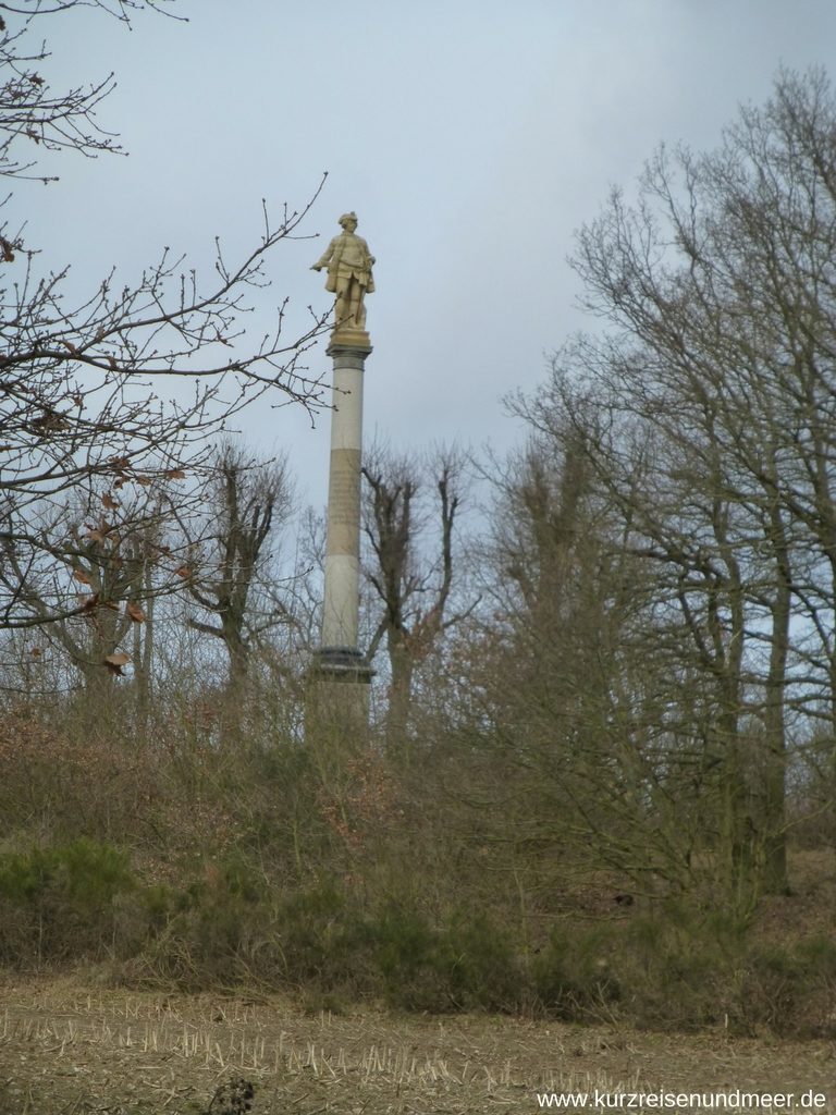 Aufgestellte rekonstruierte Statue von Freidrich Wilhelm I.